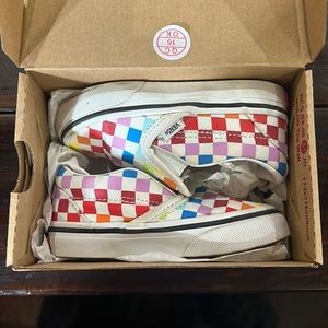 Vans rainbow checker sz 6 slip ons